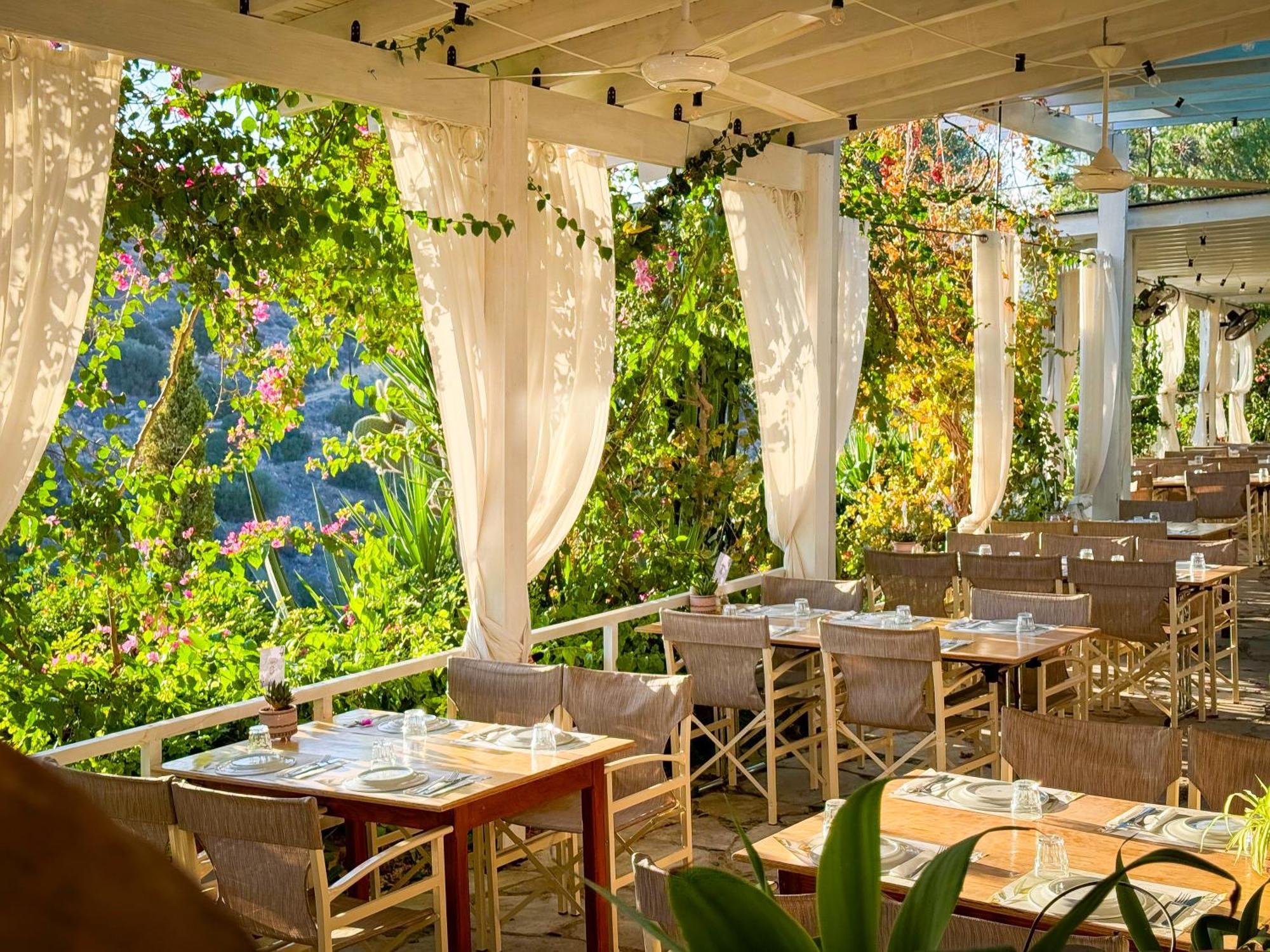 Cyprus Villages Hotel & Restaurant - Central Location - Bed & Breakfast - With Access To Pool And Stunning Views Tochni Exterior foto